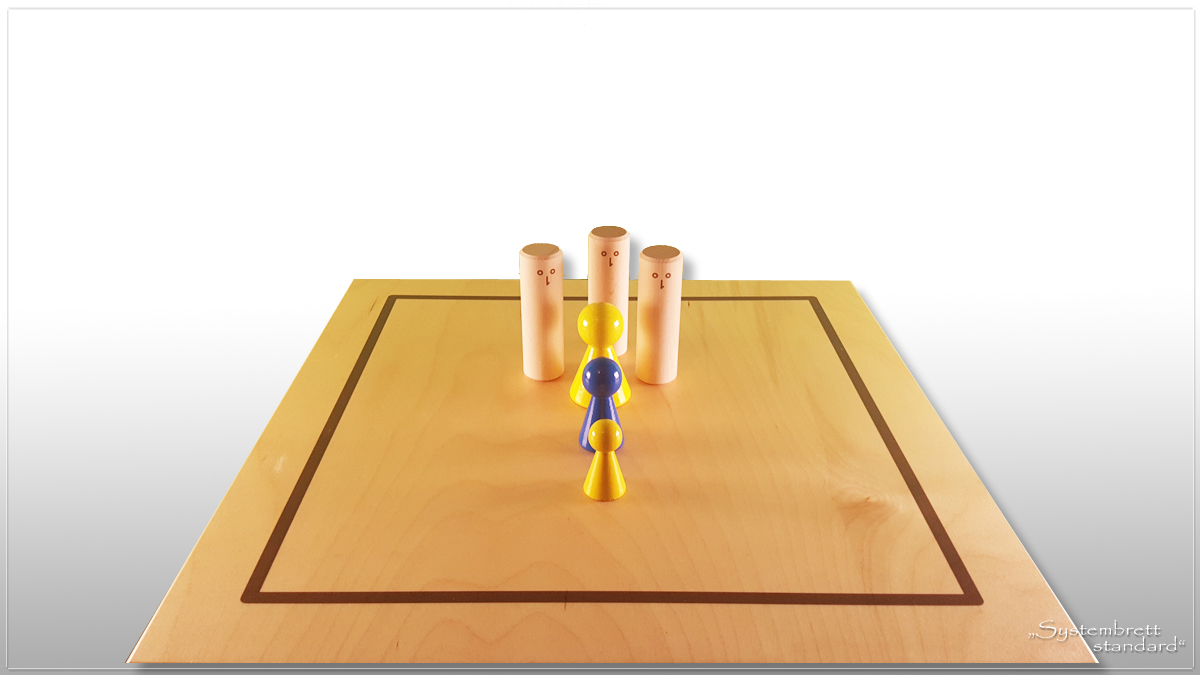 www.systembrett.at · Systembrett-Artikel · „Systembrett standard” im Format 45 x 45 Zentimeter inklusive 24 unbehandelten Holzfiguren aus massiver Buche www.systembrett.at · Systembrett-Artikel · „Systembrett standard” im Format 45 x 45 Zentimeter inklusive 24 unbehandelten Holzfiguren aus massiver Buche